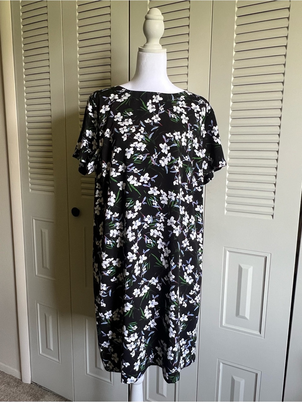 Banana Republic Black Floral Shift Dress  - Size 14 - NWT